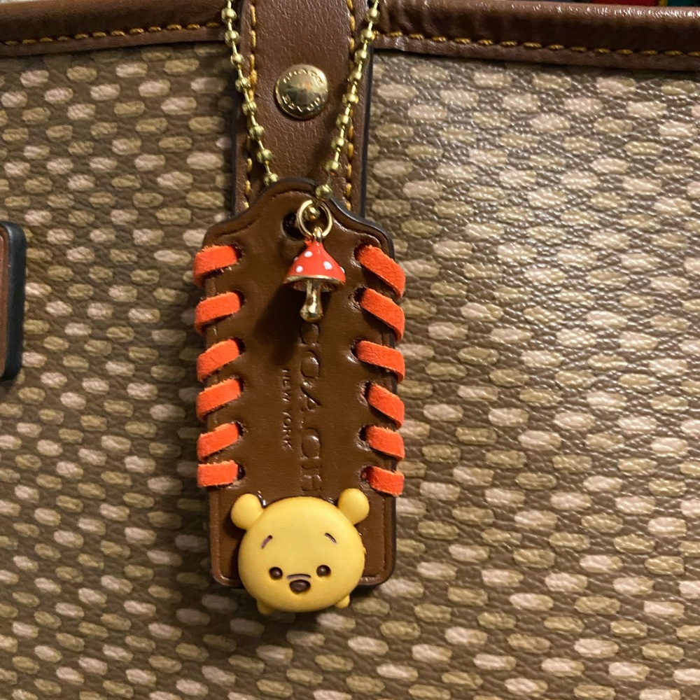 Coach Custom Disney Tsum Tsum Pooh Hang Tag - Picture 7 of 8